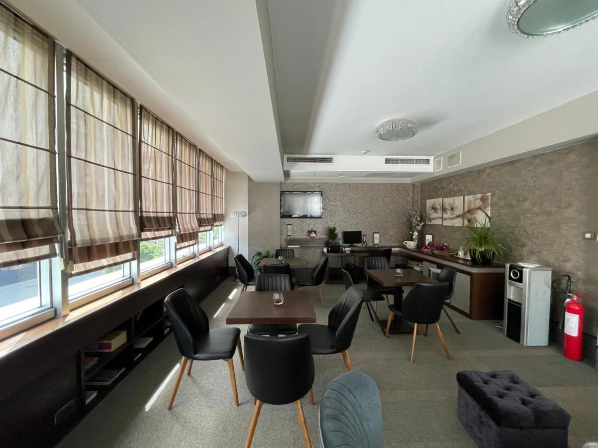 Queen'S Hotel - Zebra Centre Skopje Luaran gambar
