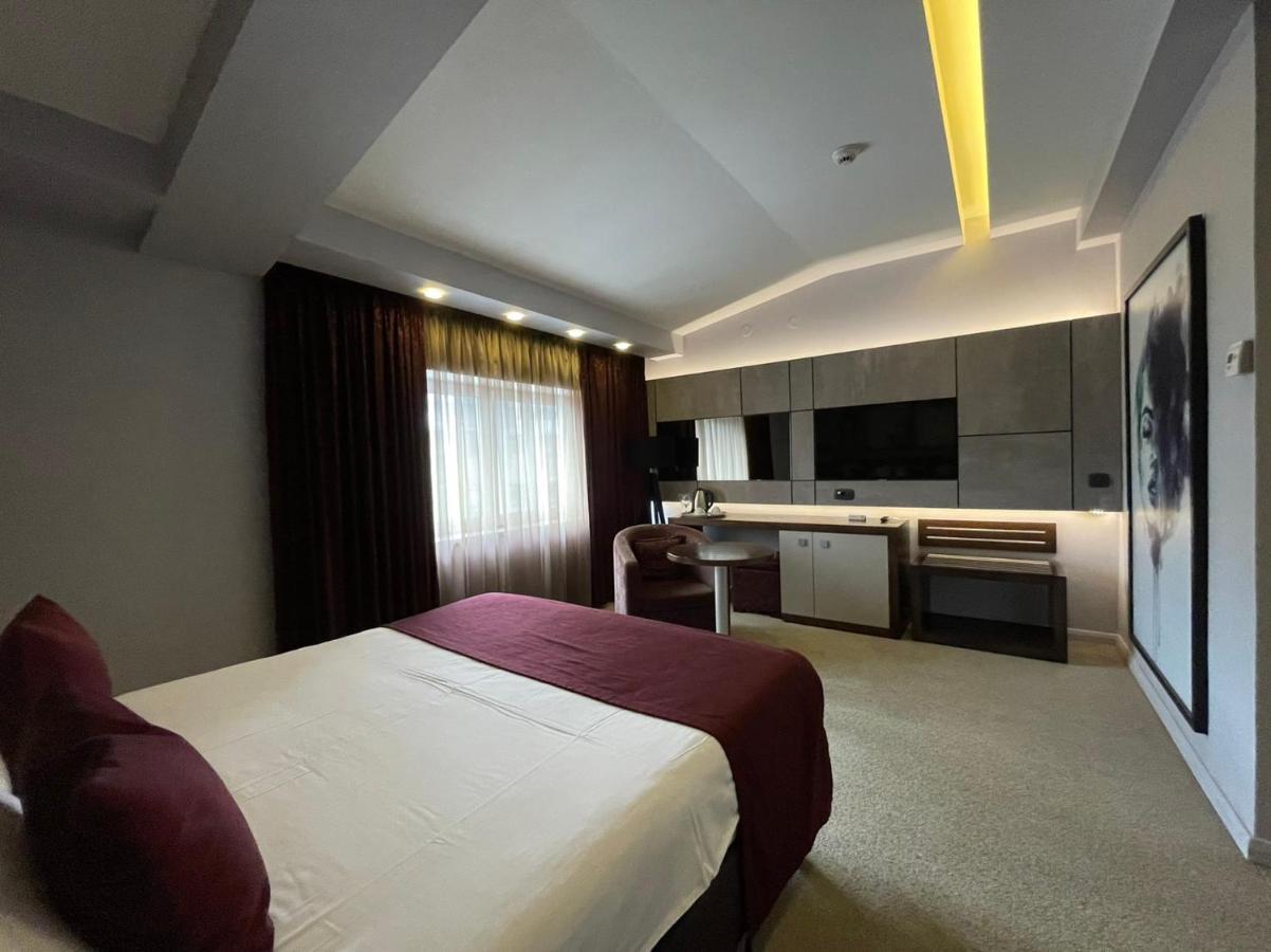 Queen'S Hotel - Zebra Centre Skopje Luaran gambar