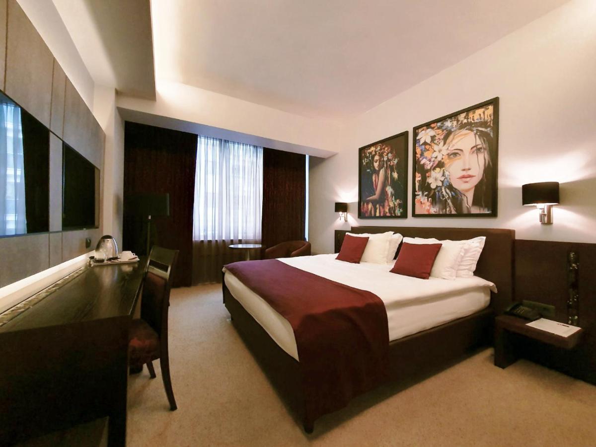 Queen'S Hotel - Zebra Centre Skopje Luaran gambar