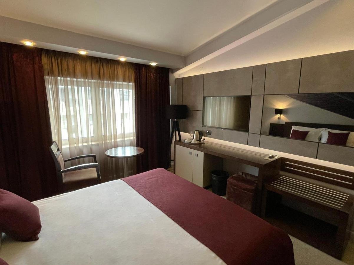 Queen'S Hotel - Zebra Centre Skopje Luaran gambar