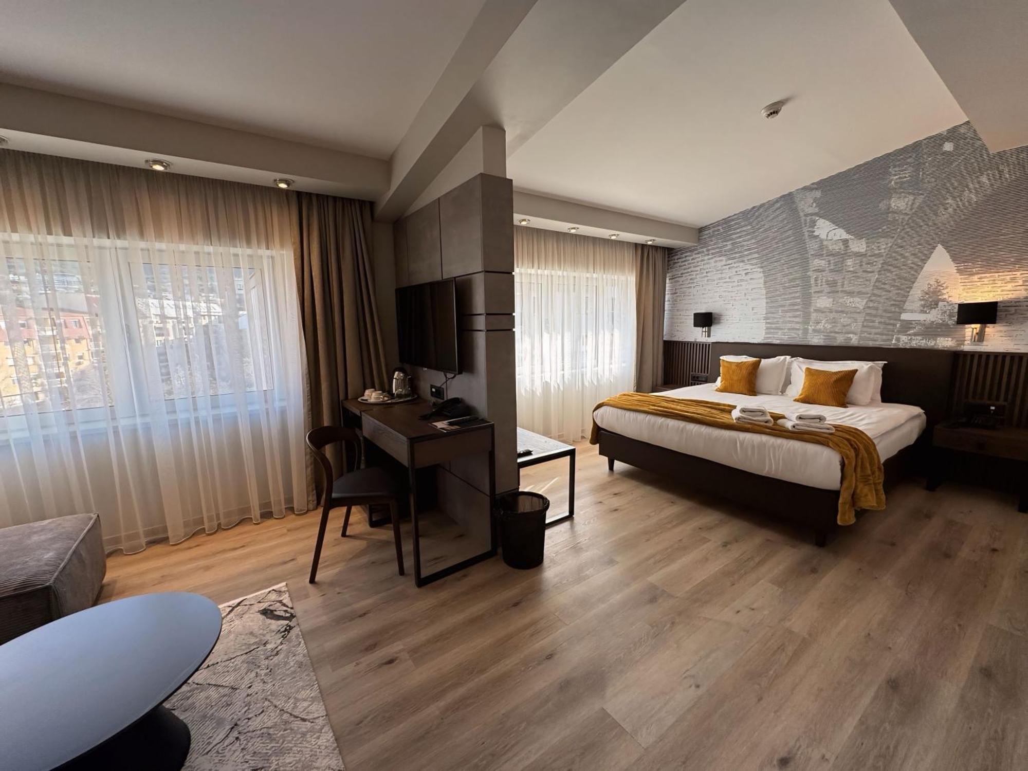 Queen'S Hotel - Zebra Centre Skopje Luaran gambar